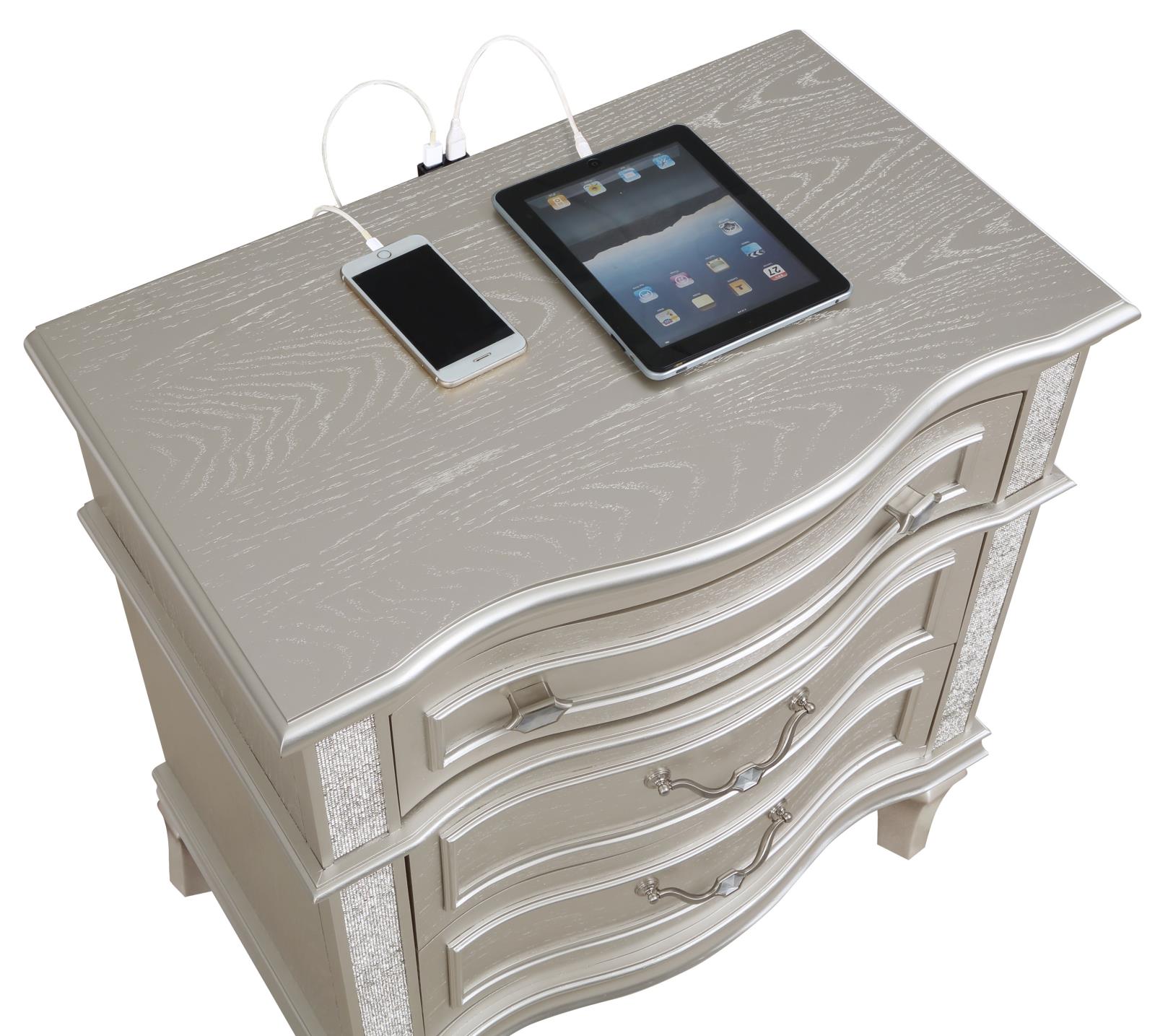 Evangeline 3-drawer Nightstand Silver Oak - Image 11