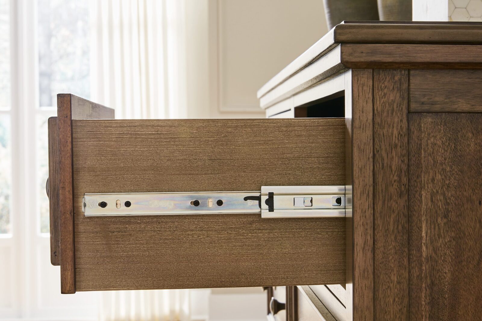 Sturlayne - Five Drawer Chest - Brown - Image 7