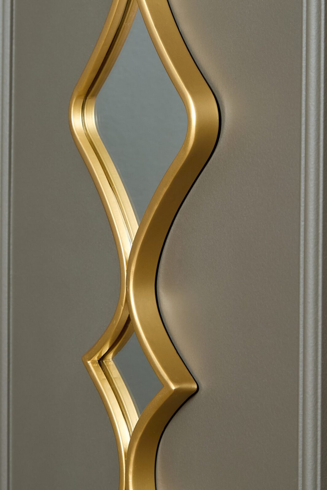 Harriswood - Accent Mirror Set (Set of 2) - Gold Finish - Image 6