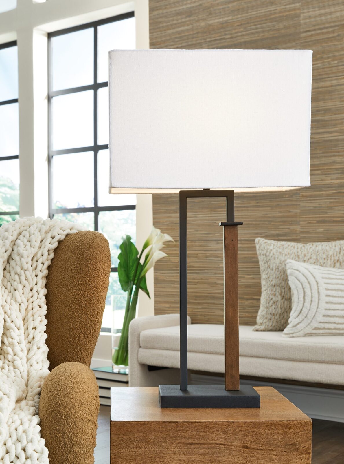 Voslen - Metal Table Lamp (Set of 2) - Black / Brown - Image 2
