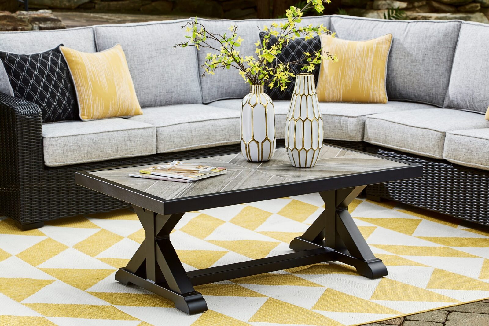 Beachcroft - Rectangular Cocktail Table - Image 2