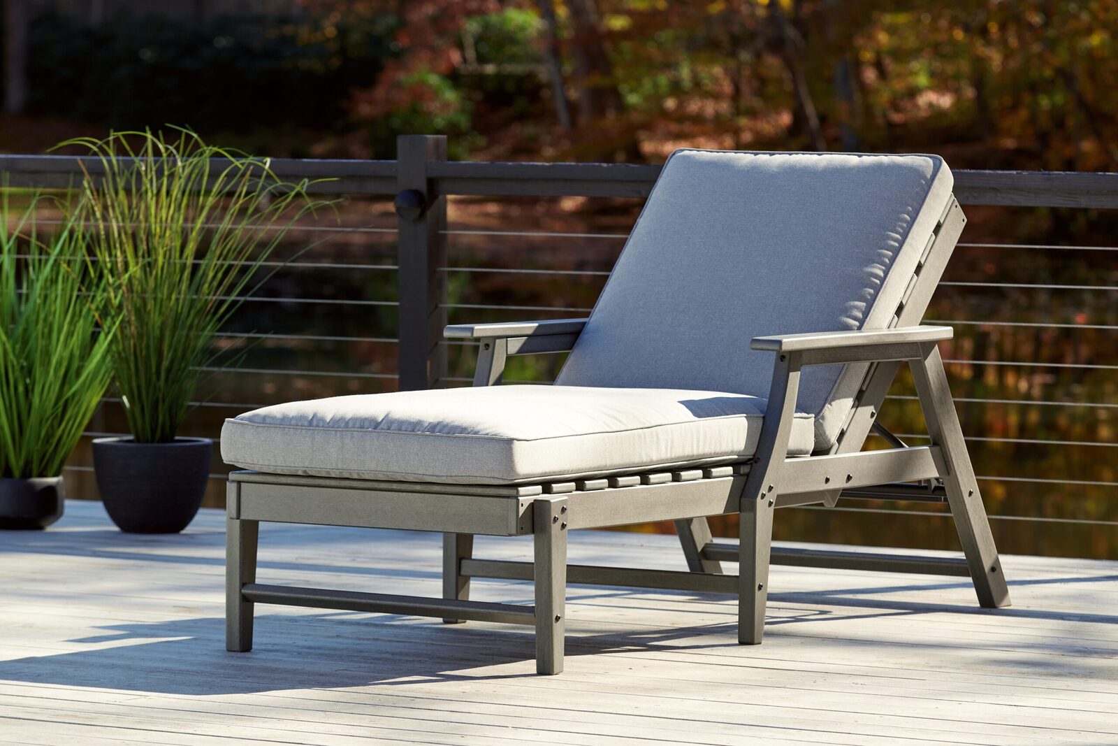 Visola - Chaise Lounge with Cushion - Gray - Image 2
