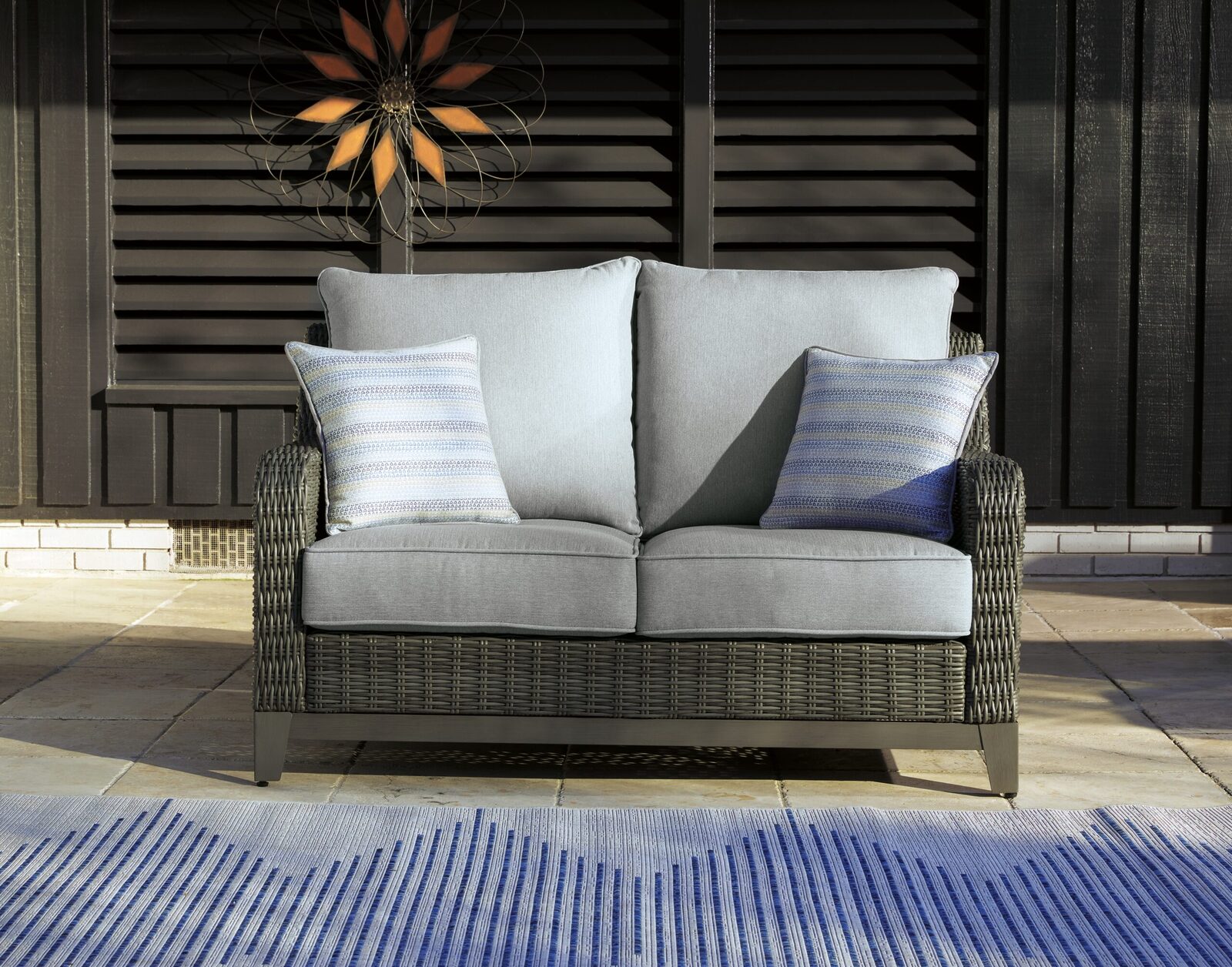 Elite Park - Loveseat w/Cushion - Gray - Image 2
