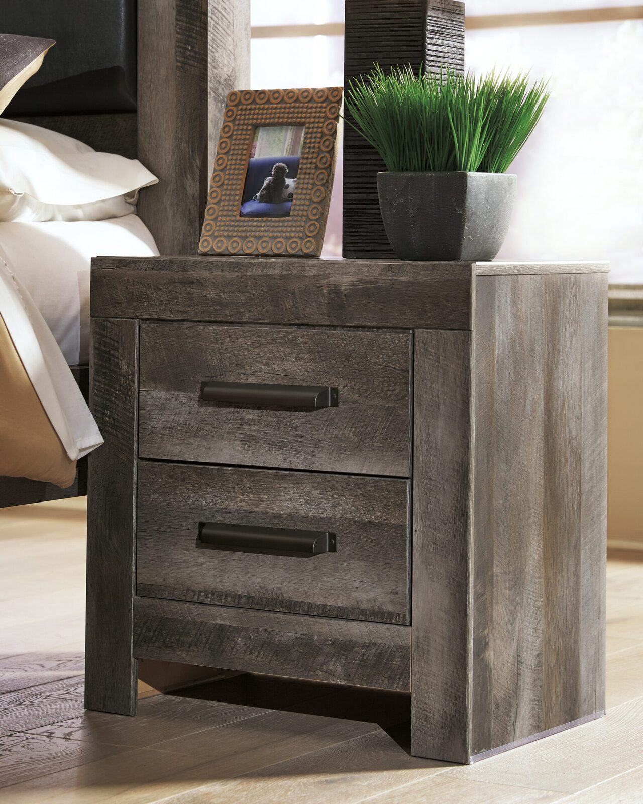 Wynnlow - Two Drawer Night Stand - Gray - Image 2