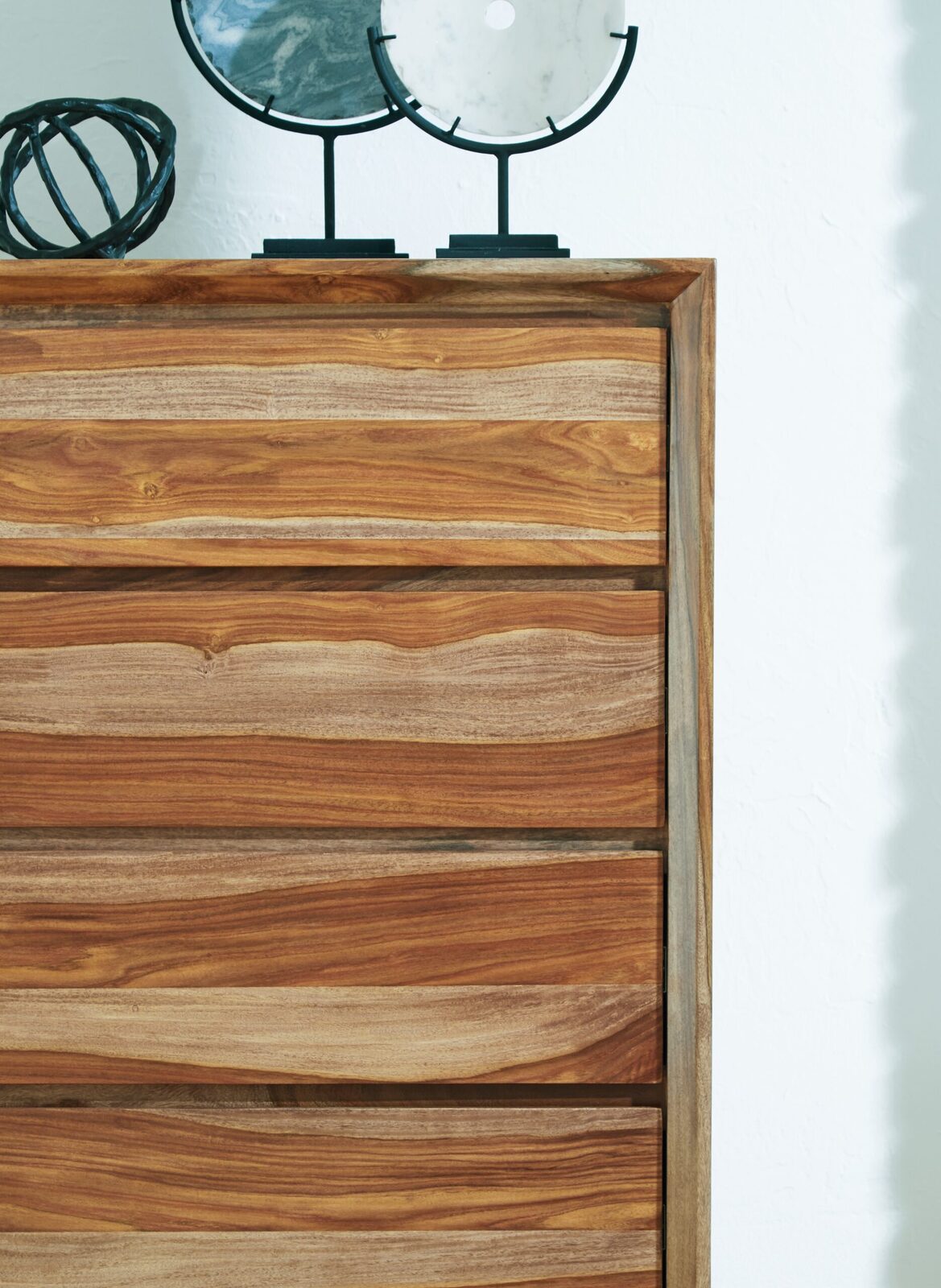 Dressonni - Five Drawer Chest - Brown - Image 6