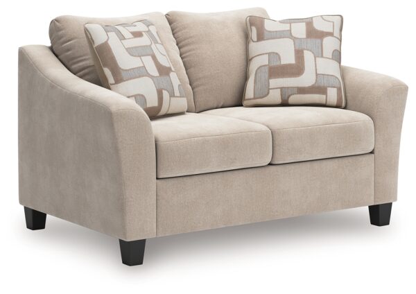 Willarae - Loveseat