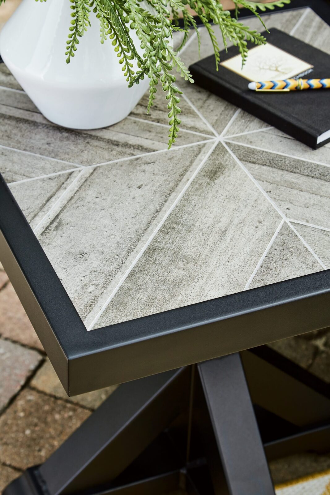 Beachcroft - Square End Table - Image 9