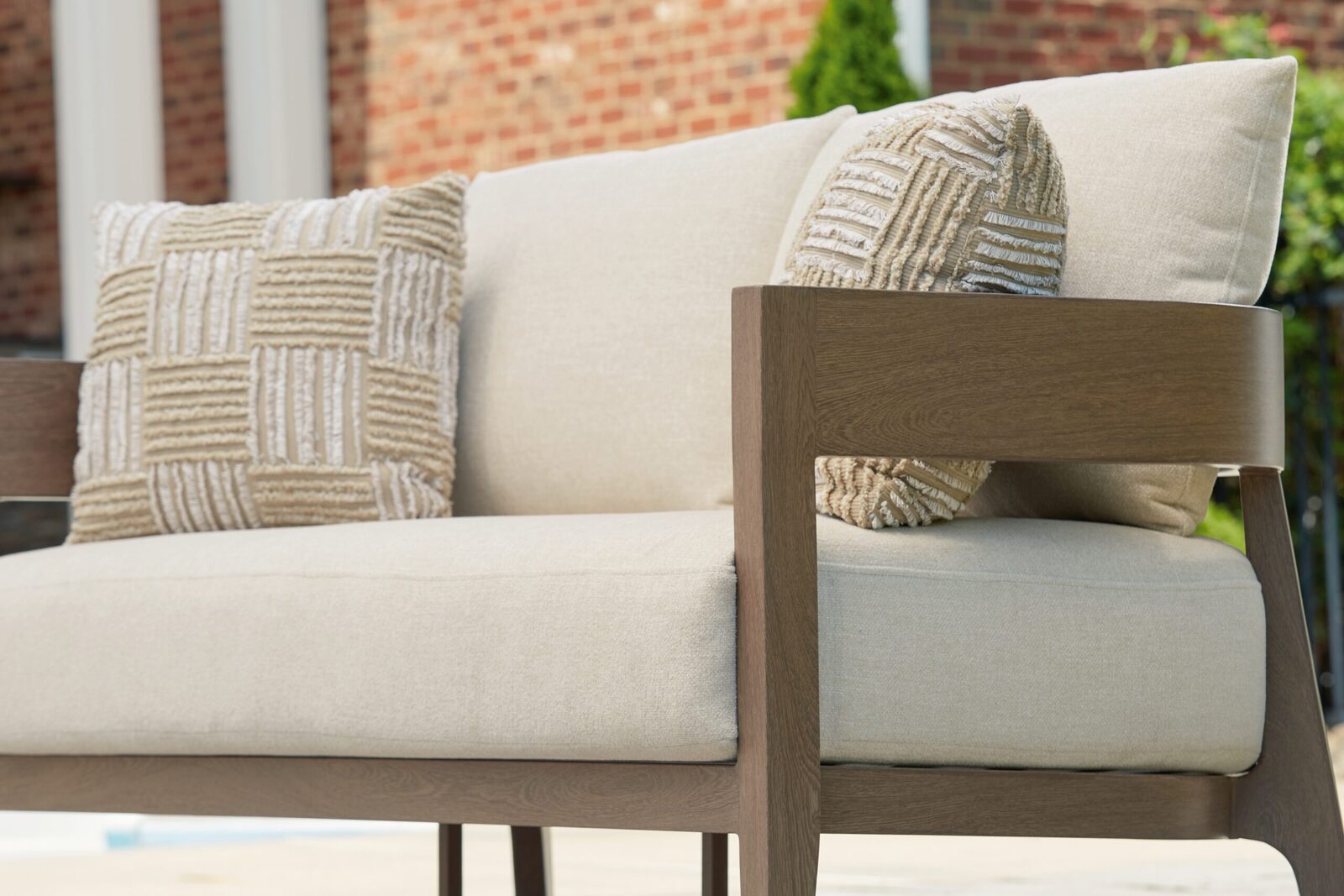 Serene Bay - Loveseat With Cushion - Dark Brown / White - Image 8