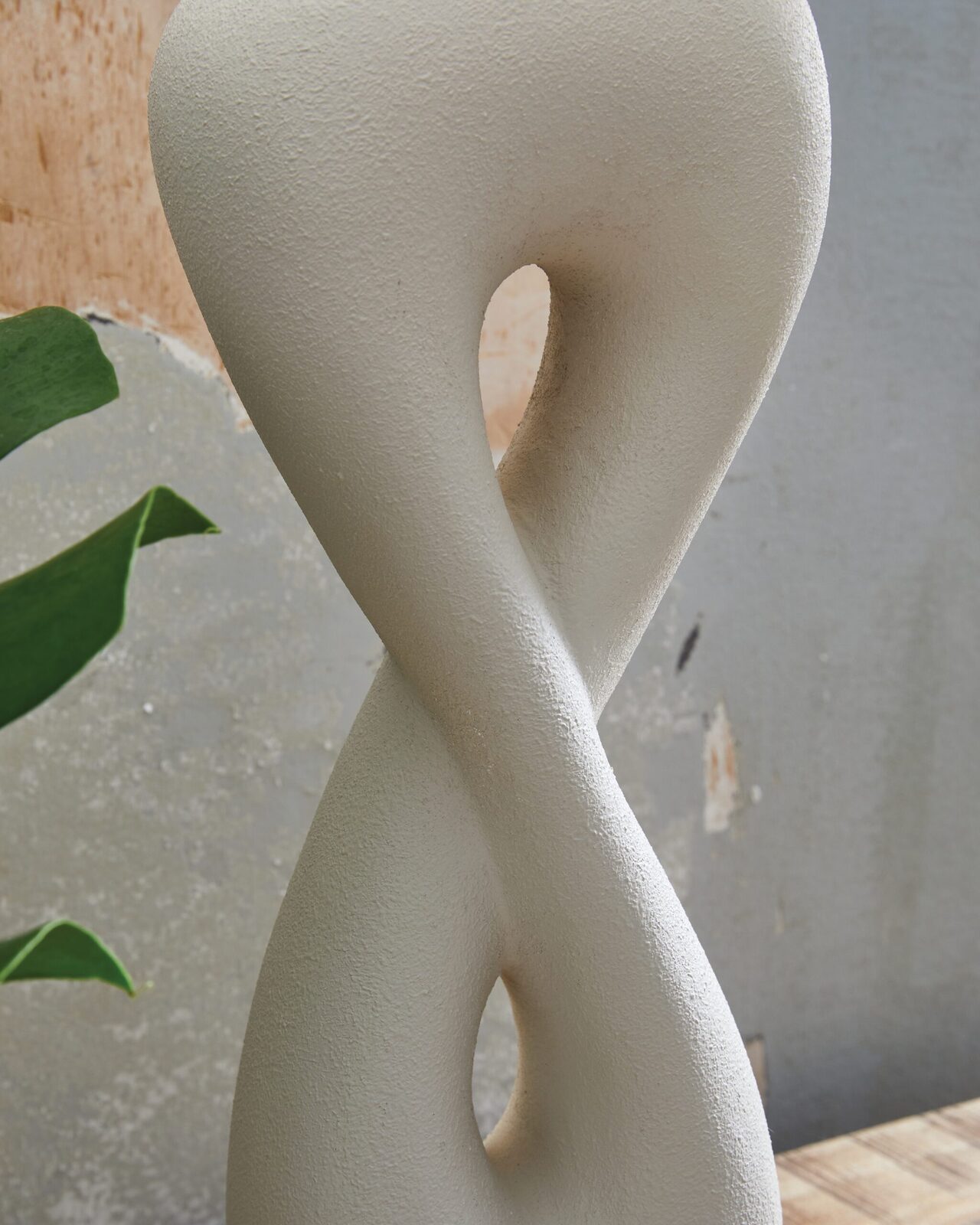 Judrich - Poly Table Lamp - White / Gold Finish - Image 3