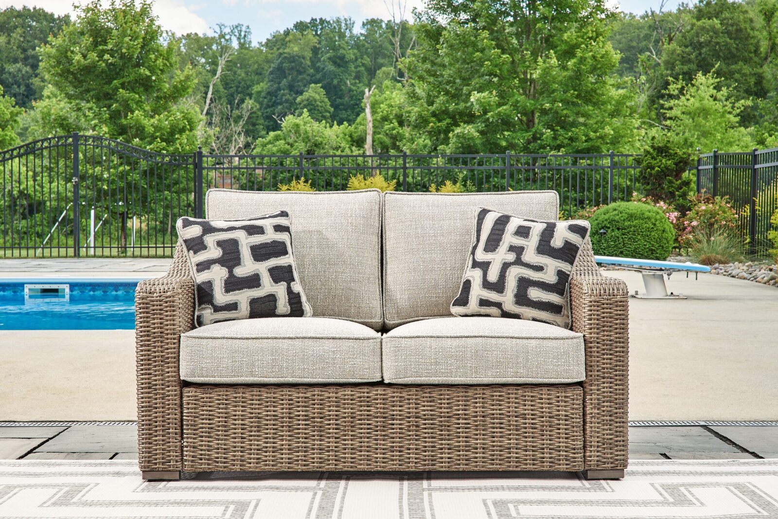 Beachcroft - Loveseat With Cushion - Beige - Image 2