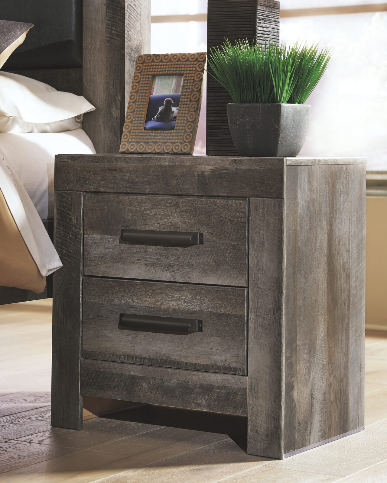 Wynnlow - Panel Bedroom Set - Image 8