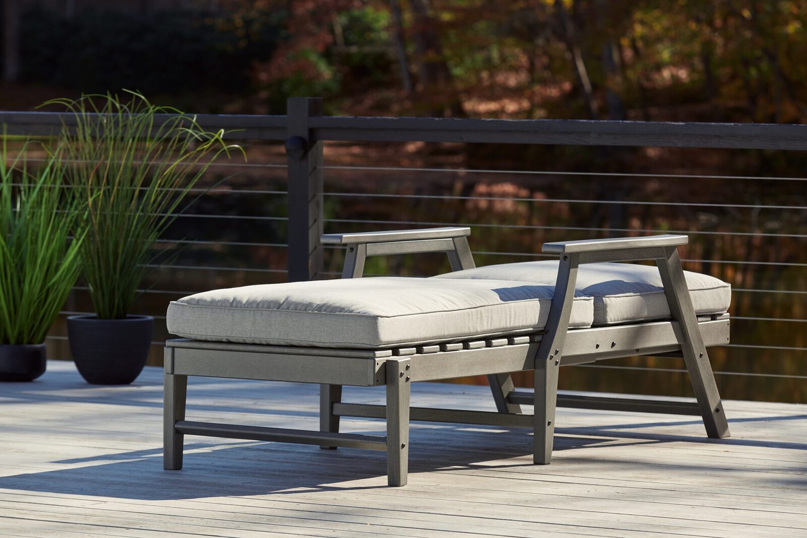 Visola - Chaise Lounge with Cushion - Gray - Image 9
