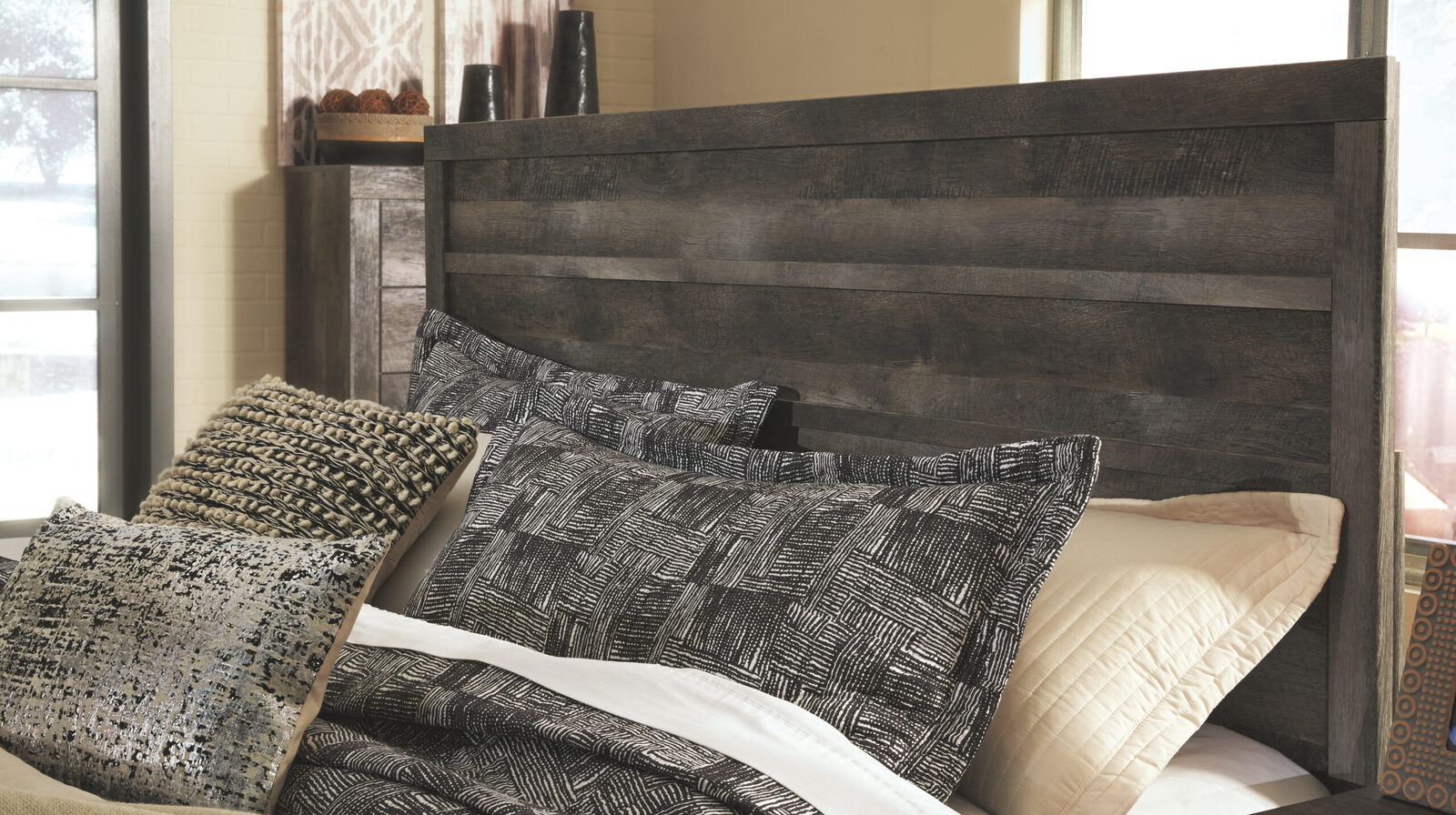 Wynnlow - Panel Bedroom Set - Image 5