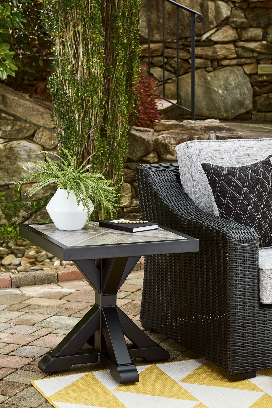 Beachcroft - Square End Table - Image 2