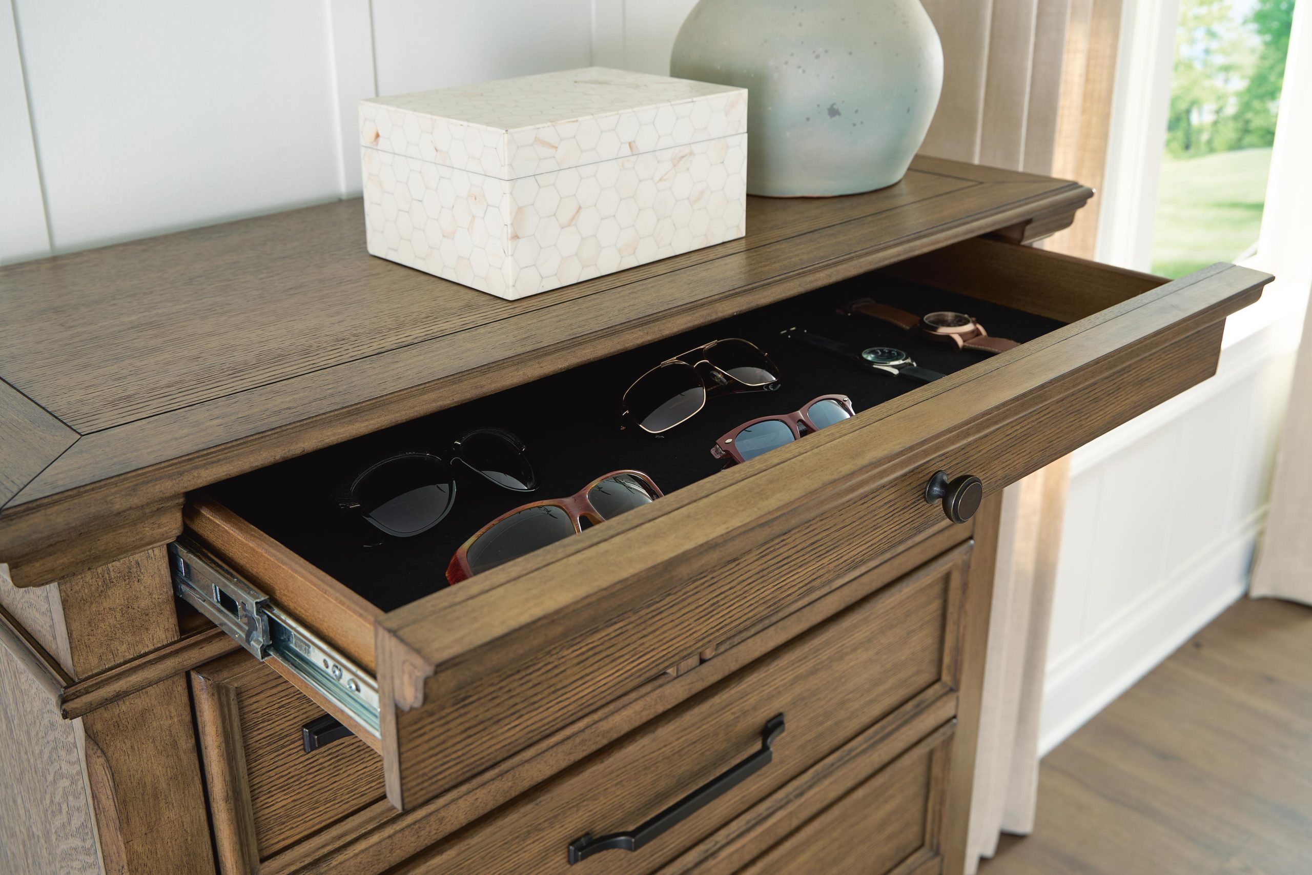 Karallin - Seven Drawer Chest - Medium Brown - Image 5
